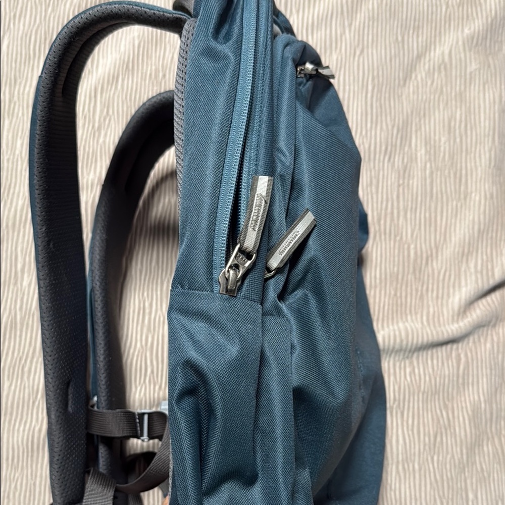 MEC Men's Blue Backpack - Picture 6 of 7